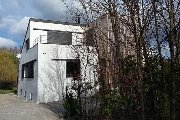 Façade Est, entrée de la maison, création d'un niveau supplémentaire formant por