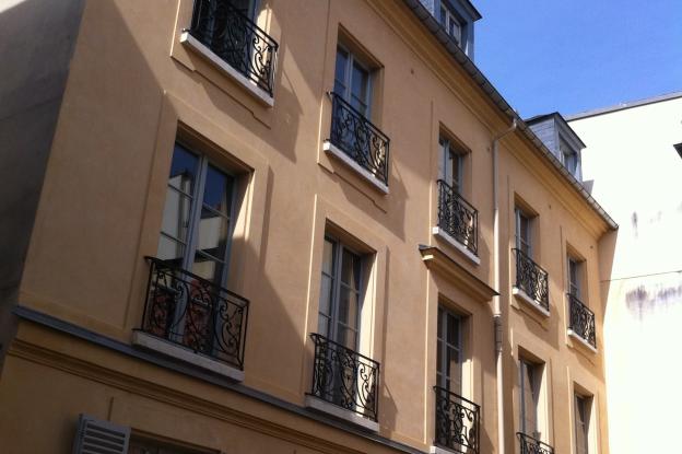Façade XVIII ancien "hôtel des Ambassadeurs"