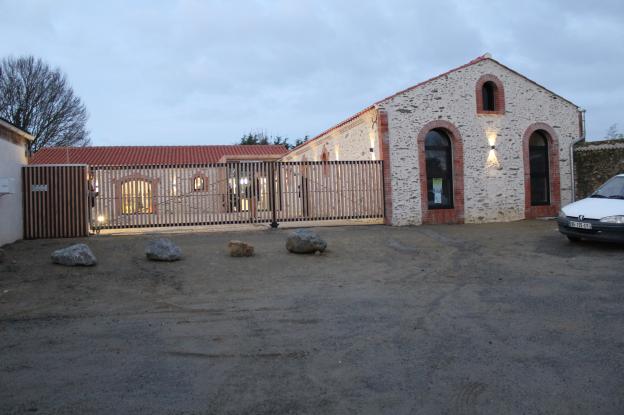 am-architecture-saint-gervais-85-bibliotheque-renovation-ancien-haras-neuf-exten