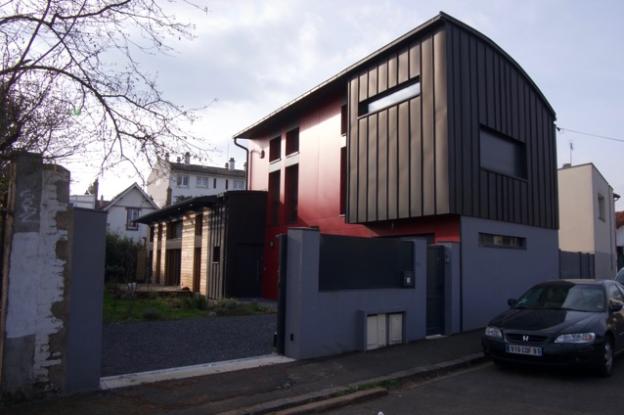 façade sud et pignon sur rue en zinc noir