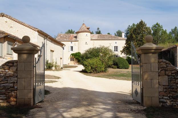 142_gates_and_front.jpg