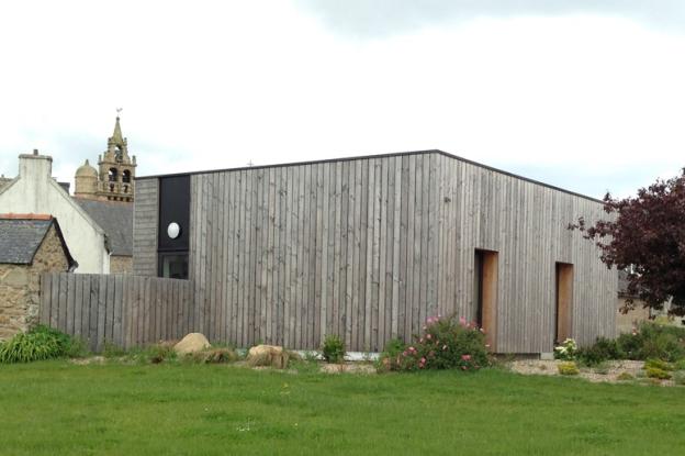 Ecole depuis le jardin public