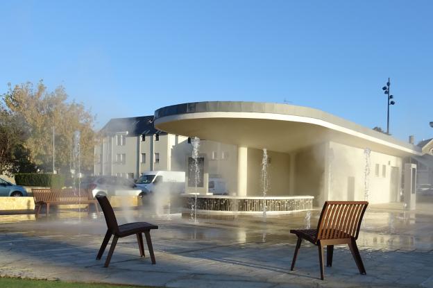 doue_en_anjou_place_des_fontaines_3.jpg
