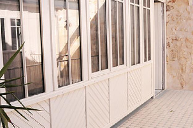 façade sur patio 1 - Photo Camille Glorieux
