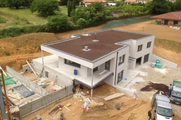 "Vue du ciel":  Toiture terrasse en attente végétalisation - espace piscine en c