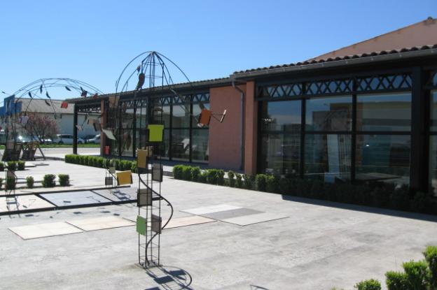 Extension d'un showroom de vente de carrelages.