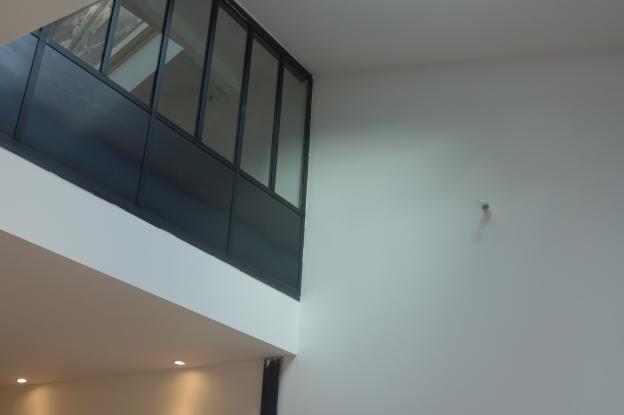 Double hauteur dans le séjour avec puits de lumière