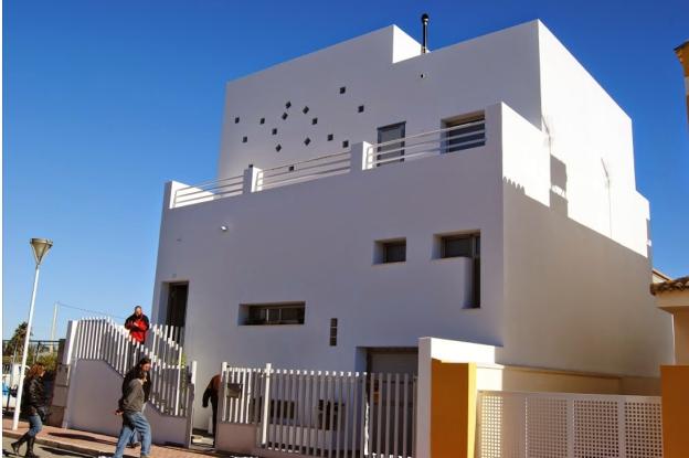 Construction de maison d'habitation de type cube.
