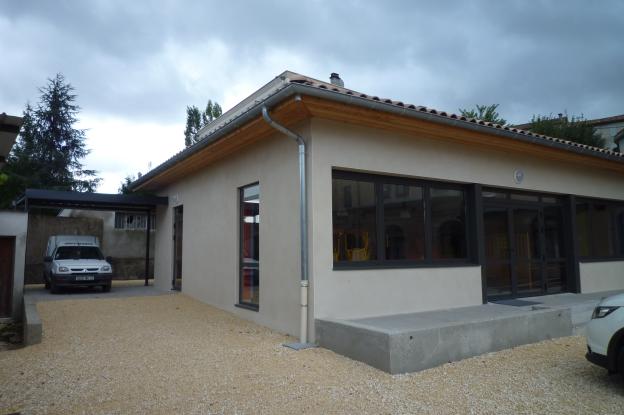 Vue sur l'angle Nord-Ouest du bâtiment Cantine.