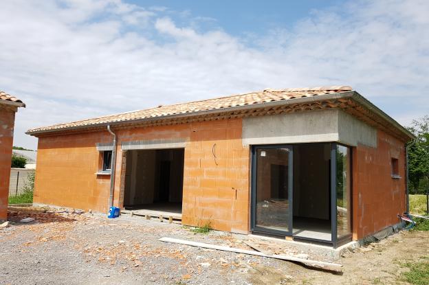 Petite Maison et Garages à PRADONS 07
