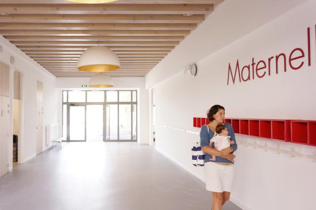 Vue sur le couloir de l'école maternelle