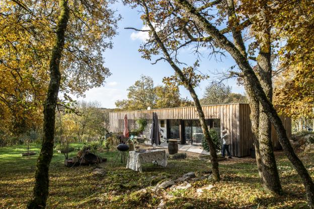 Une maison au milieu des bois