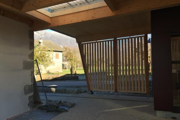 Préau Claire-voie, brise soleil et lumière