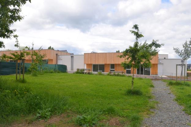 tregueux_23_05_14_018_jardins_et_bancs_reduit_pour_fiche.jpg