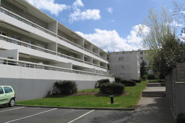 REZÉ-VILLA CURIE-VERS L'EST