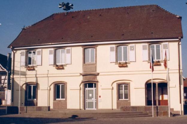 facade_sur_parvis.jpg