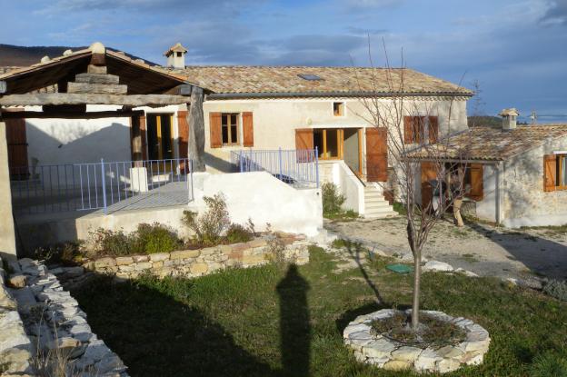 Rénovation d'un mas et de ses dépendances en Drôme provençale.