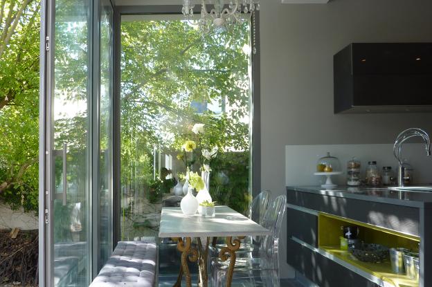 une extension contemporaine ouverte sur le jardin