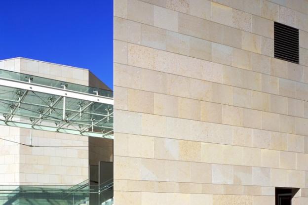 avignon-facade.jpg