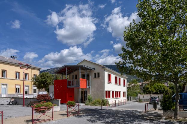 vue depuis la place (photo : F.-X. Emery)