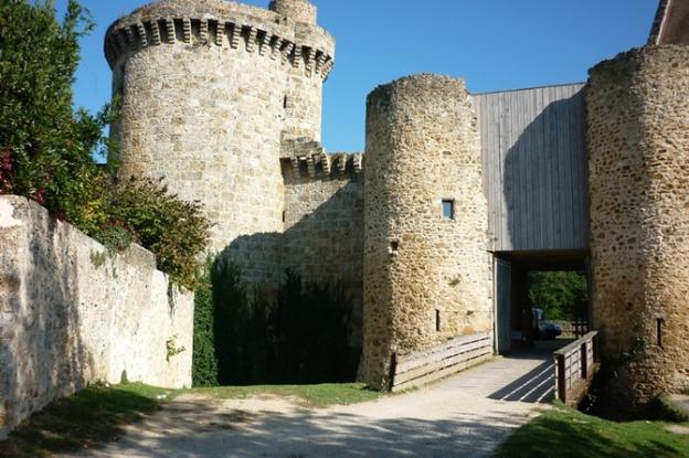 chateau-de-la-madeleine-facade-et-entree-800x600_visuel_large.jpg