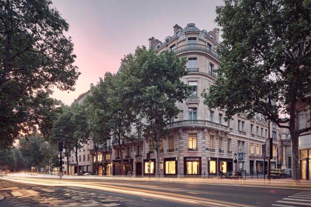 Steinway & Sons Showroom - Façade
