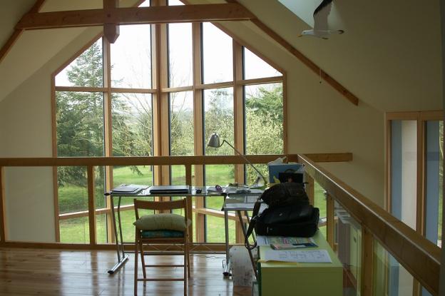 La mezzanine bureau se projette dans les arbres