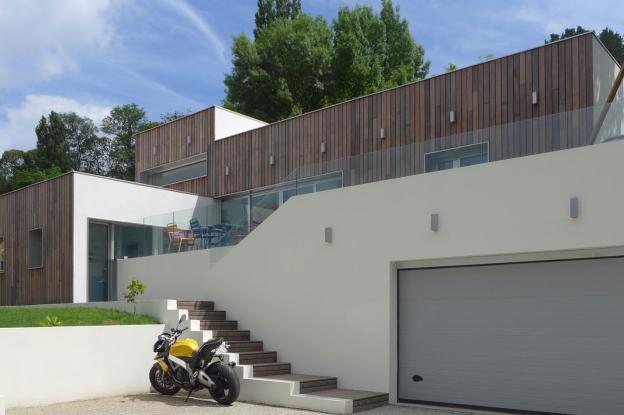 Disposition des volumes terrain en forte pente