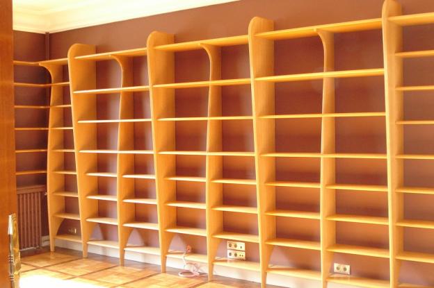 Ensemble de bibliothéque murales en bois blond. ARCHI-V.O