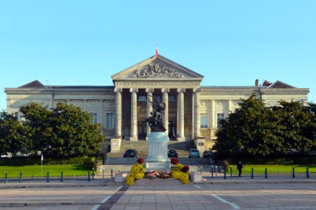 Entrée du palais de justice