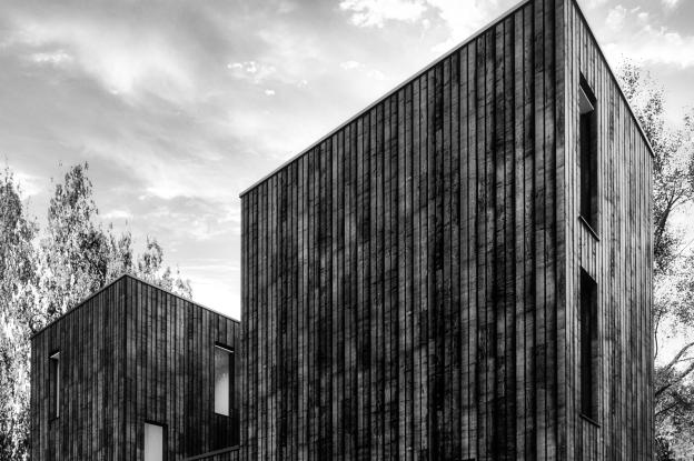 Maison contemporaine à ossature bois - Façade en bois brulé