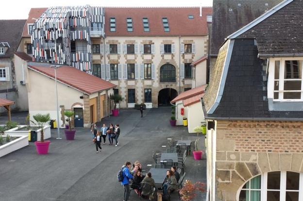 extérieur du lycée