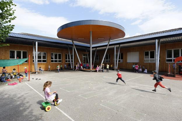 Construction d'un préau à l'école maternelle Les Tilleuls de Souffelweyersheim