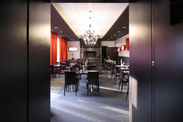 Aménagement d'une salle de restaurant _ La Charrue