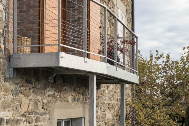 transformation_dune_grange_en_2_apparts_-_balcon_-_mornant_in_situ_architectes.j