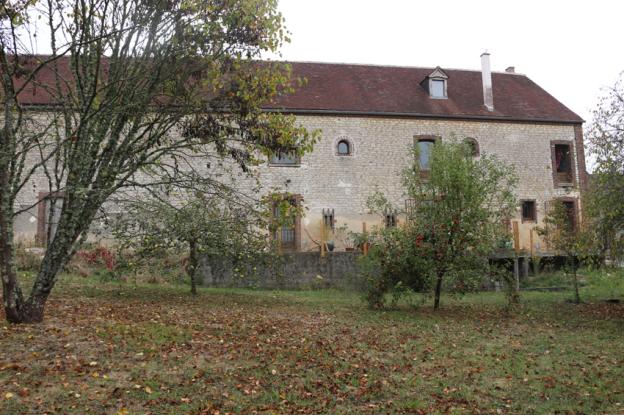 facade_nord_ouest_grande_maison_vers_piscine.jpg
