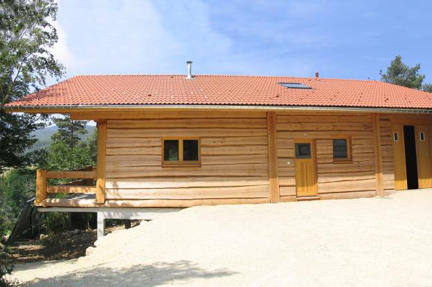 01-maison-ecologique-en-bois-neuve.jpg