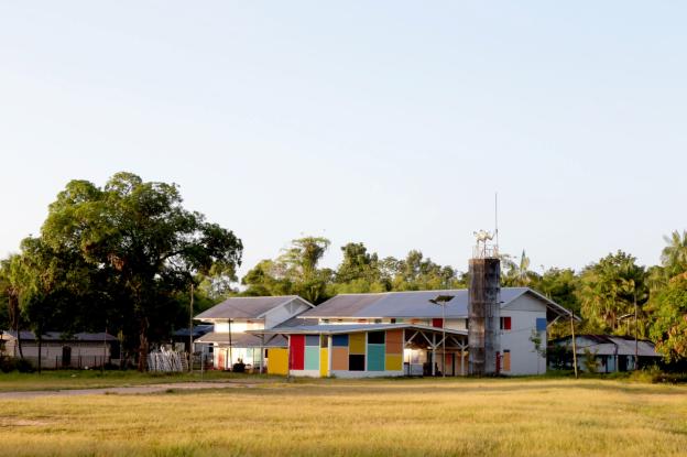 L'école vue depuis le village