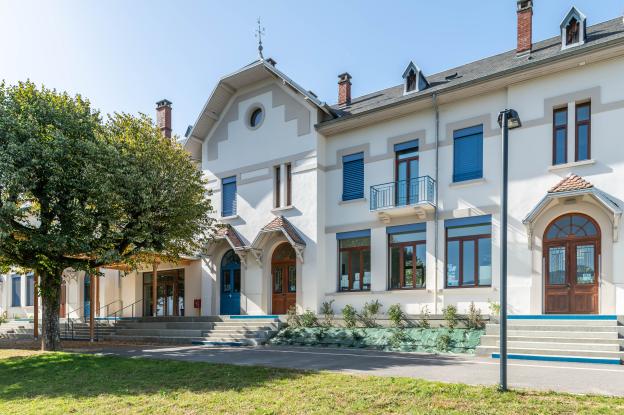Façade est sur la cour jardin