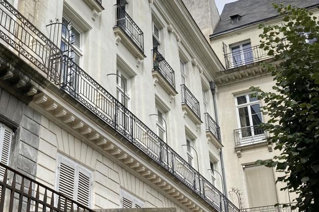 Vue générale de la façade restaurée