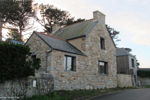 Pierres retrouvées en façade OUEST