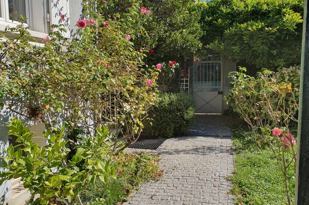 Allée pavée de granit