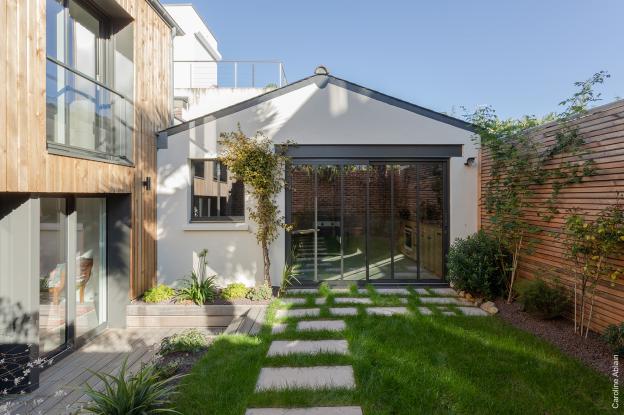 Maison B.