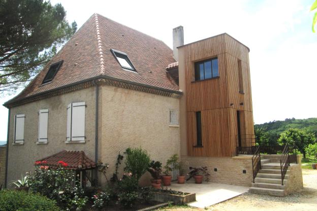 Façade d'entrée avec extension