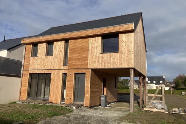 Maison neuve en ossature et bardage bois, façade sud