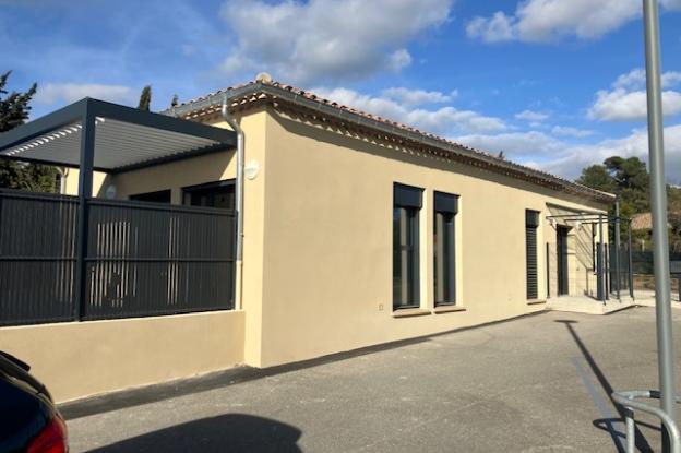 façade principale avec ouverture et Brise soleil intégrés 
