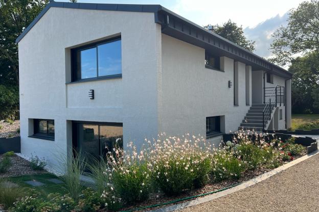 Le relookage de cette maison des années 80 lui a redonner un nouveau souffle