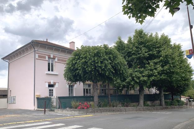 vue e=extérieure de l'école primaire