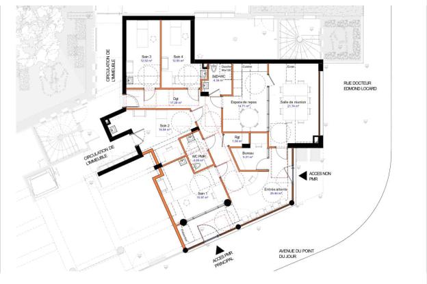Proposition avec salle de réunion et d’attente en façade, salle de repos en second jour et salles de soins à l’arrière du local