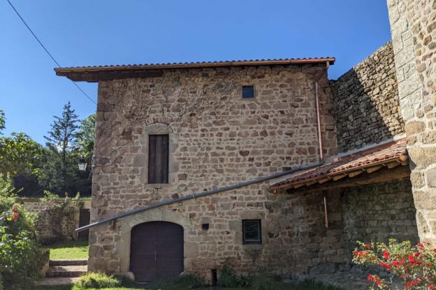 Façade de la grange et appentis existant